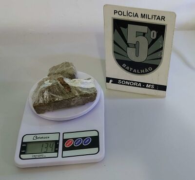 Imagem da notícia Adolescente fica nervoso ao avistar PM, desfaz de celular e é apreendido com drogas em Sonora